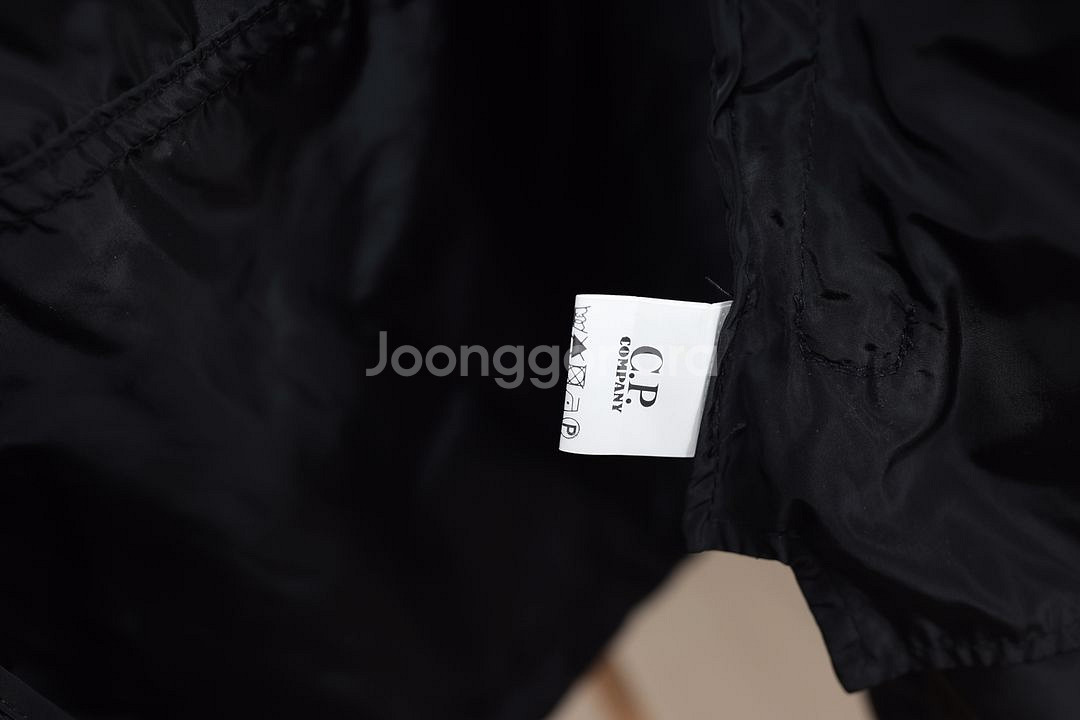 고글 후드로 완성되는 씨피컴퍼니 바람막이--5