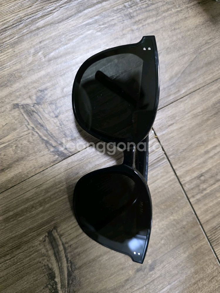 젠틀몬스터 마이마 01 블랙 선글라스 판매합니다--4