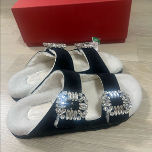 로저비비에 슬리퍼 이미지