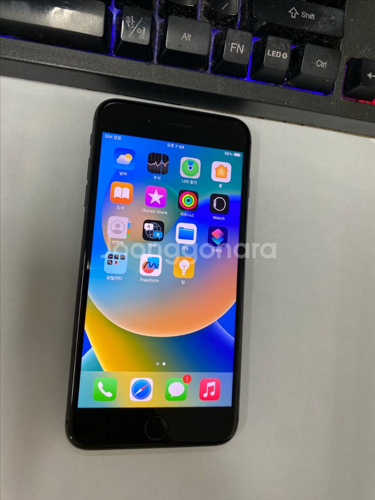 아이폰8플러스 스그 액정SS급 256GB 배터리100%--1