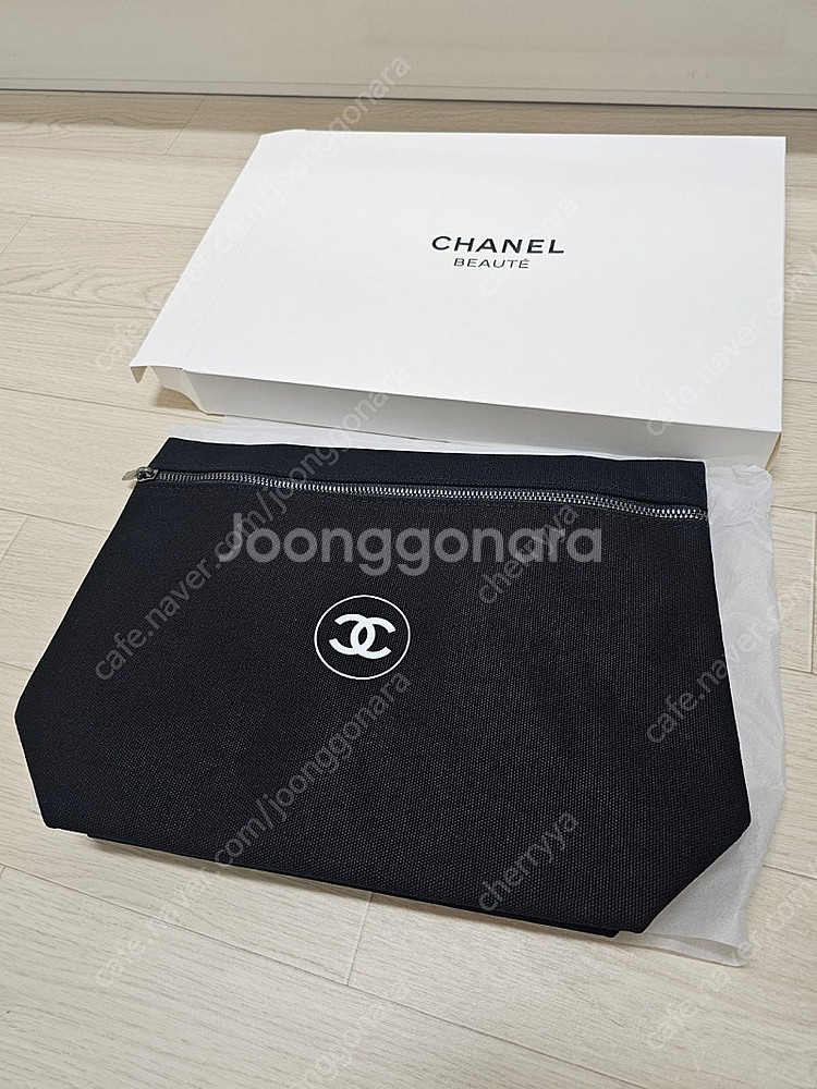 샤넬 뷰티 파우치 클러치백 팝니다.--0