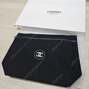 샤넬 뷰티 파우치 클러치백 팝니다.