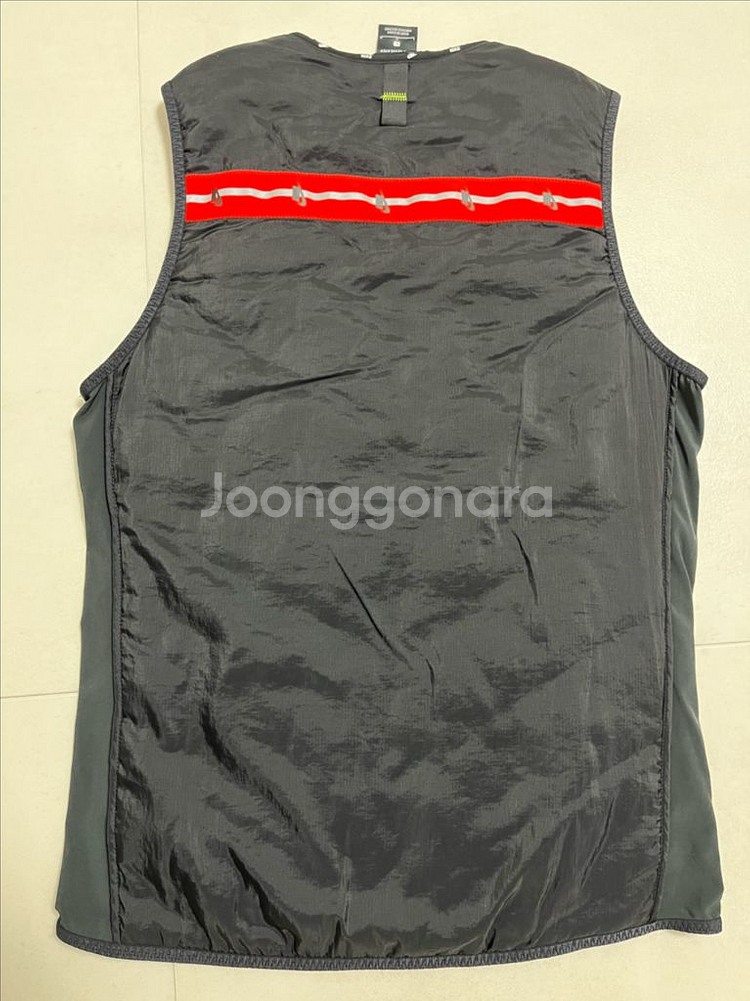 [L] 나이키 에어로레이어 와일드 런 베스트--1