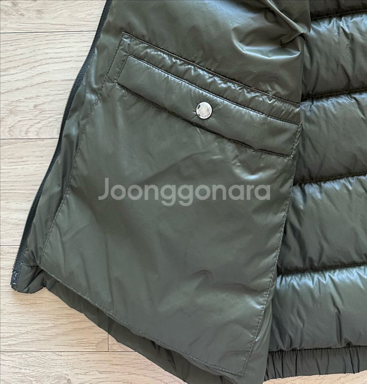 프라다 삼각로고 패딩조끼--6