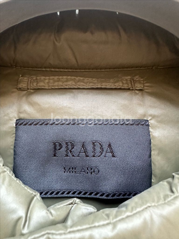 프라다 삼각로고 패딩조끼--3