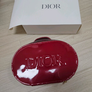 디올 뷰티 에나멜 핸들 파우치 팝니다