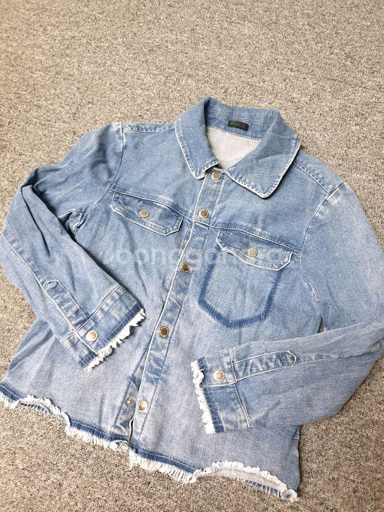 베네통키즈 여아 데님 자켓 145 판매합니다--0