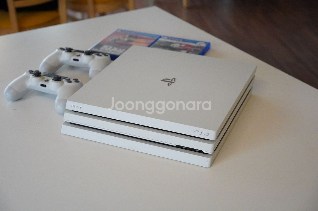 PS4 Pro 1TB + 레드 데드 리뎀션 2--0