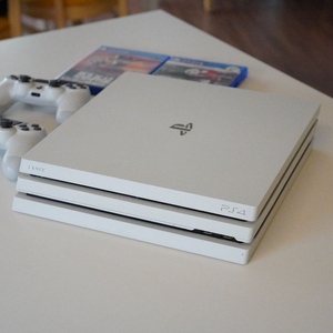 PS4 Pro 1TB + 레드 데드 리뎀션 2