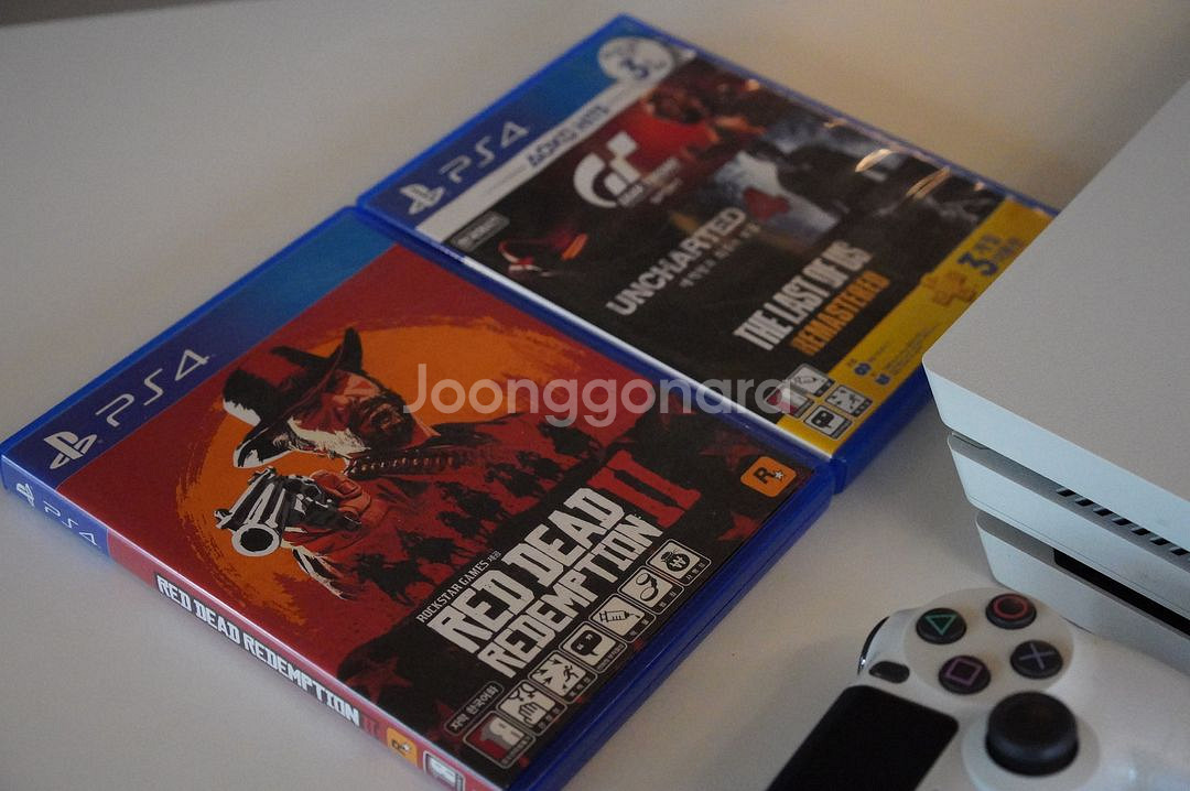 PS4 Pro 1TB + 레드 데드 리뎀션 2--1
