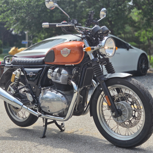 로얄엔필드 인터셉터650 22년 짧은키로수 판매합니다.