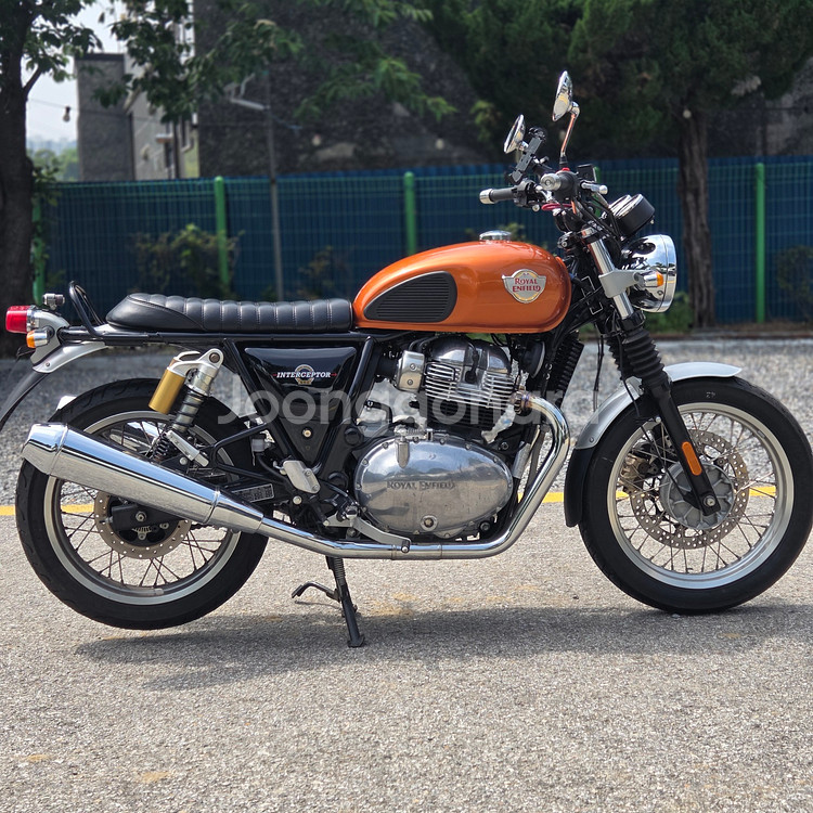 로얄엔필드 인터셉터650 22년 짧은키로수 판매합니다.--1
