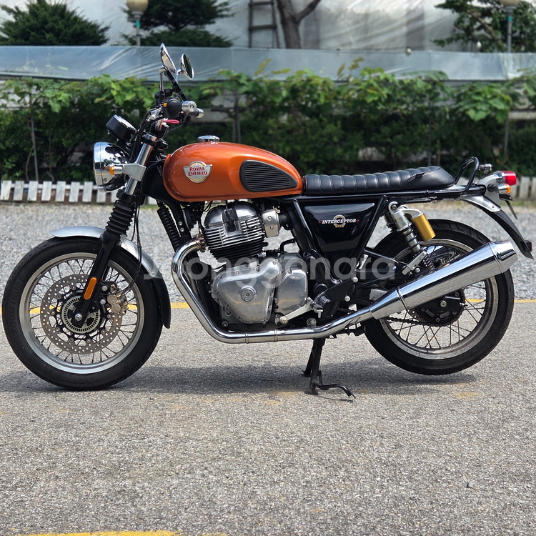 로얄엔필드 인터셉터650 22년 짧은키로수 판매합니다.--5