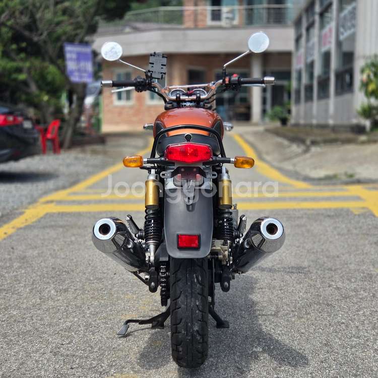 로얄엔필드 인터셉터650 22년 짧은키로수 판매합니다.--3