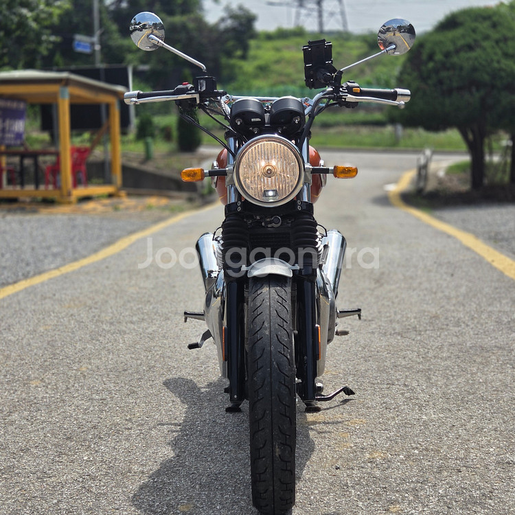 로얄엔필드 인터셉터650 22년 짧은키로수 판매합니다.--7