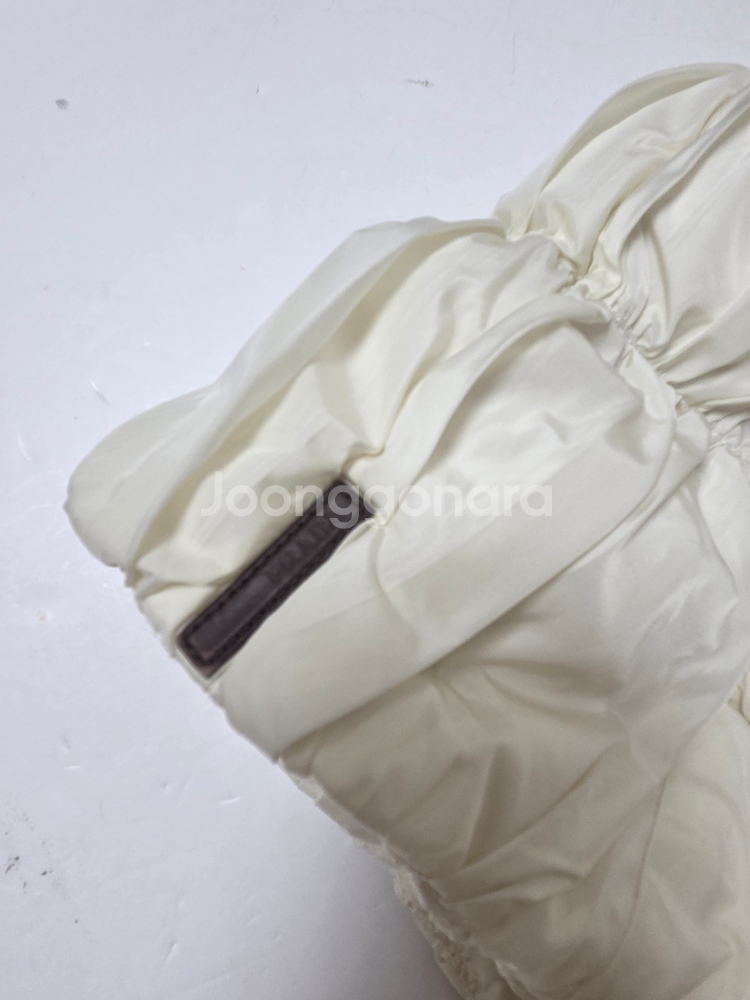 프라다 여성 퍼 후드 패딩 다운자켓 화이트(42)--3