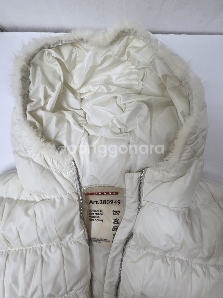 프라다 여성 퍼 후드 패딩 다운자켓 화이트(42)--4