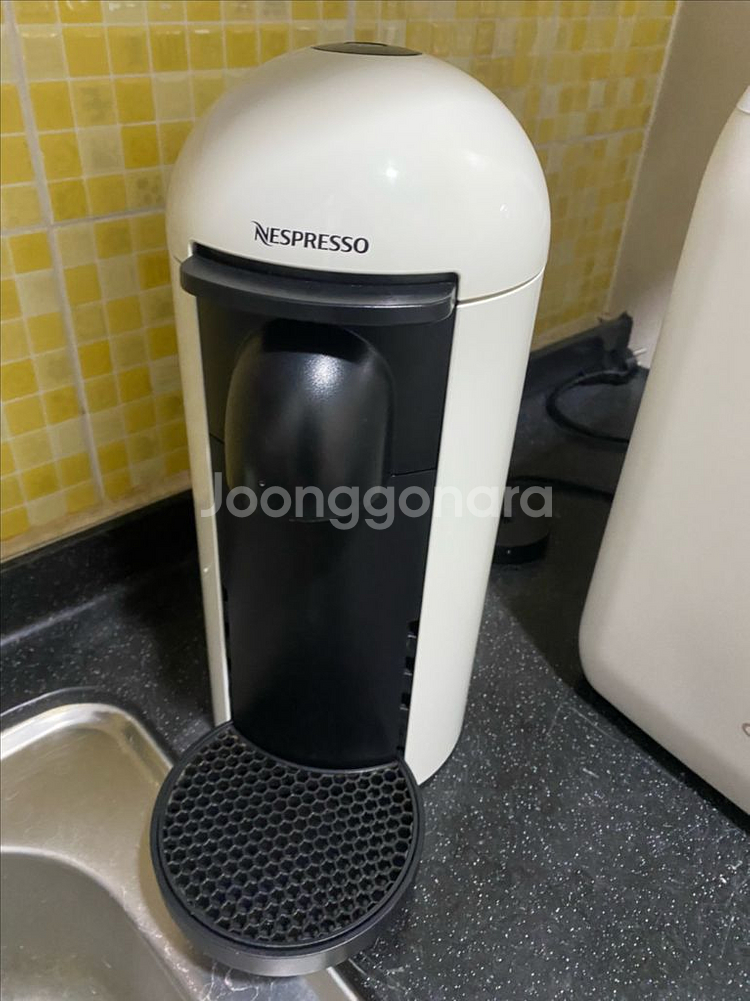 네스프레소 버츄오 커피머신 판매합니다.--0