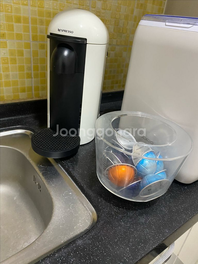 네스프레소 버츄오 커피머신 판매합니다.--1