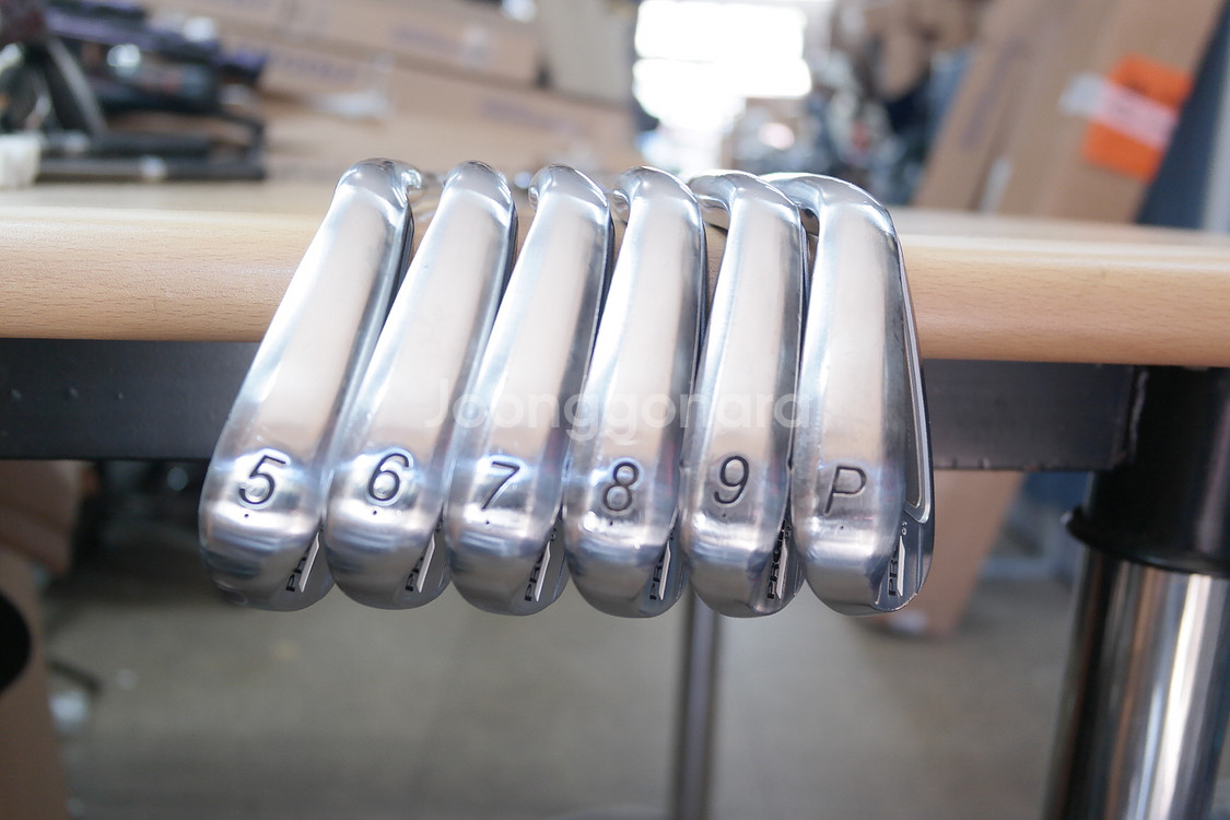 PRGR 01 포지드 모두스 105 S 아이언--6