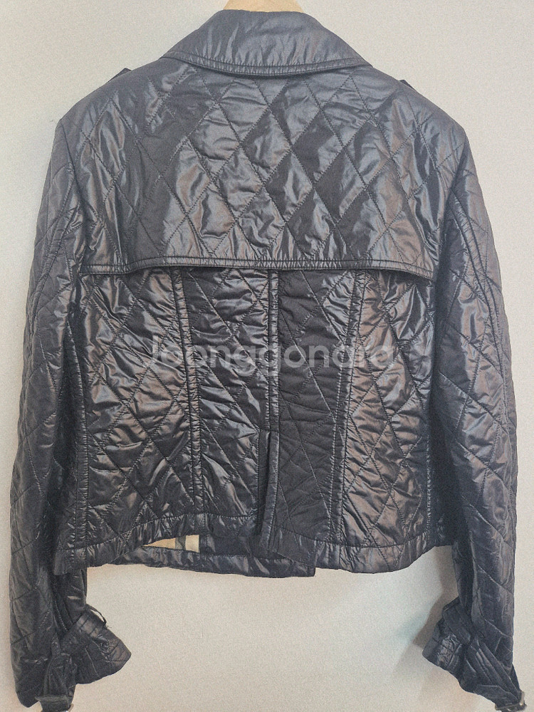 버버리 블랙 퀼팅 숏자켓--5