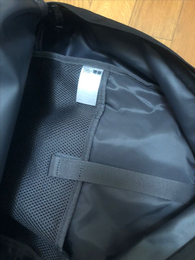 유니클로 블랙 백팩--8