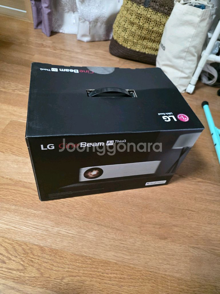 LG 시네빔 hu70la 빔프로젝터와 120인치 유압식 스크린 팔아요--3