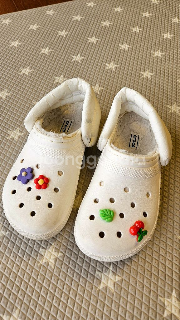 크록스 털슬리퍼m4w6--0