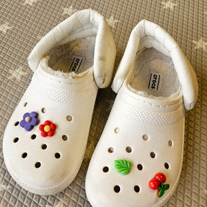 크록스 털슬리퍼m4w6