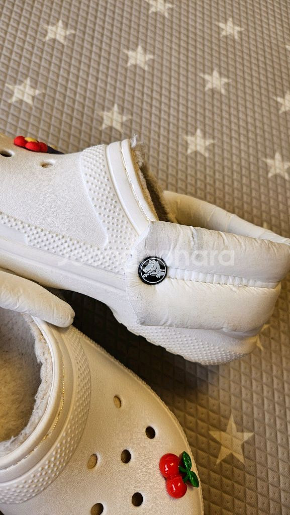 크록스 털슬리퍼m4w6--4