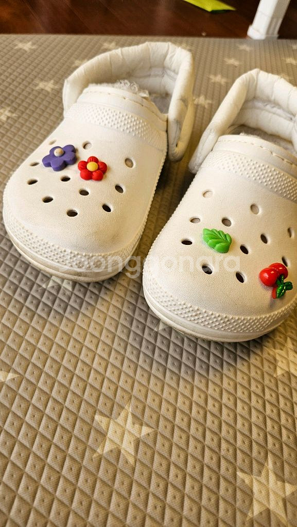 크록스 털슬리퍼m4w6--2