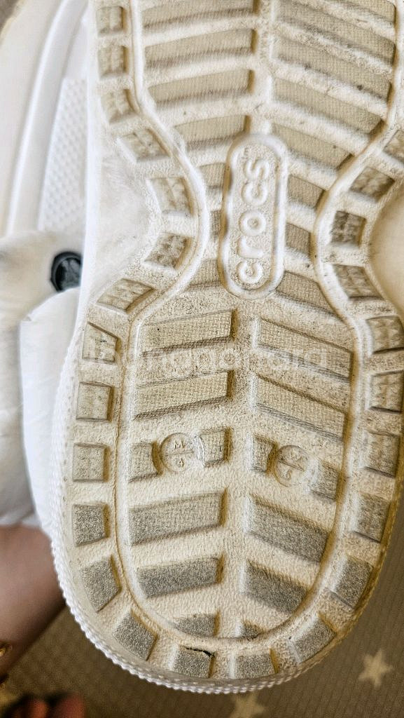 크록스 털슬리퍼m4w6--3