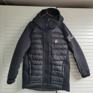 휠라 블랙 경량패딩 후드 자켓입니다 120(키110권장