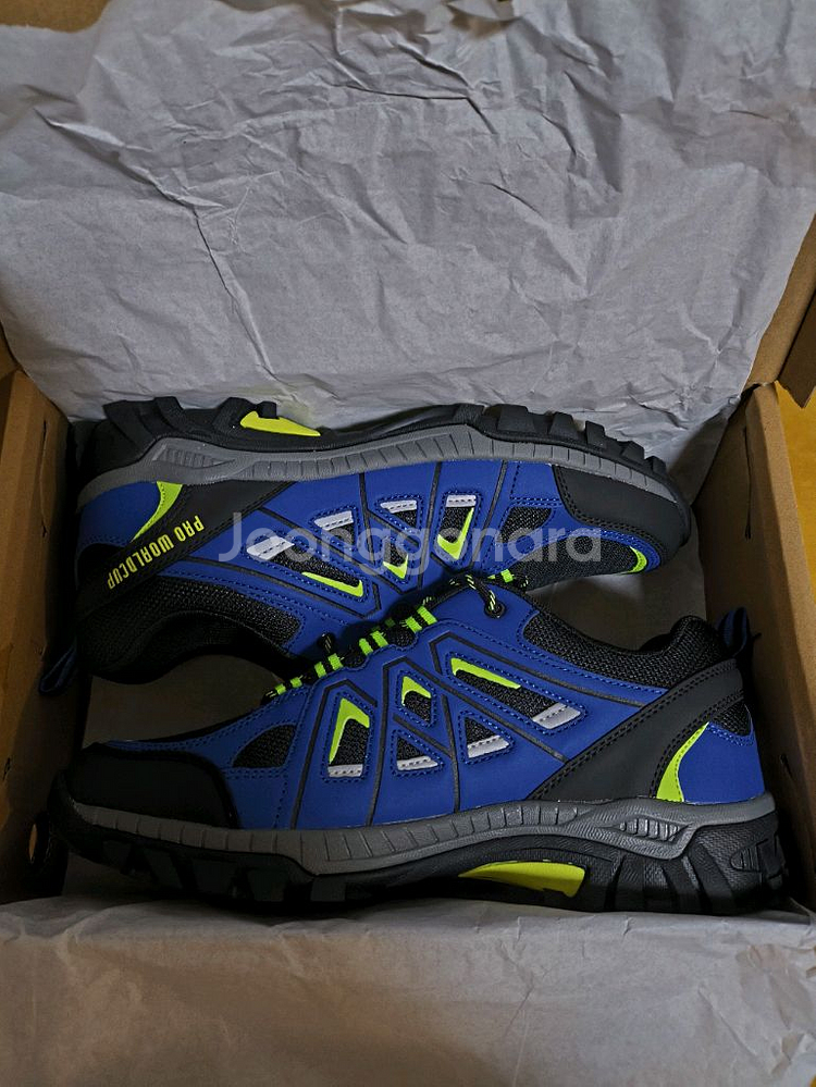 (새상품)265등산화 트레킹화 프로월드컵 운동화--1