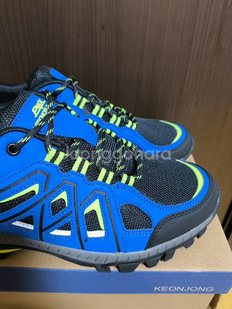 (새상품)265등산화 트레킹화 프로월드컵 운동화--3