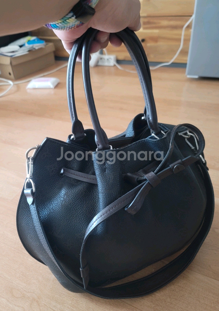 정품)루이비통 마히나 지롤라타 사첼백 (복조리가방)!!--9