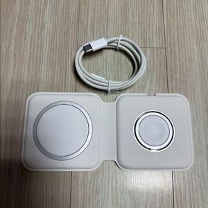 애플 정품 맥세이프 듀오 무선 충전기 팝니다~~~~~