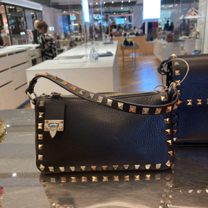 발렌티노 락스터드 크로스백 에눌가능