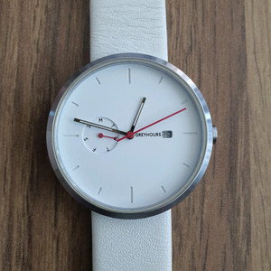 그레이아워즈 에센샬 화이트 시계