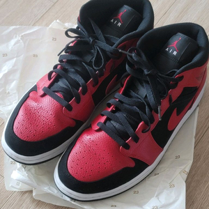 나이키 에어조던 1 MID