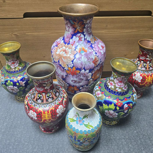 칠보기법으로 제작된 동태범랑 화병 6점