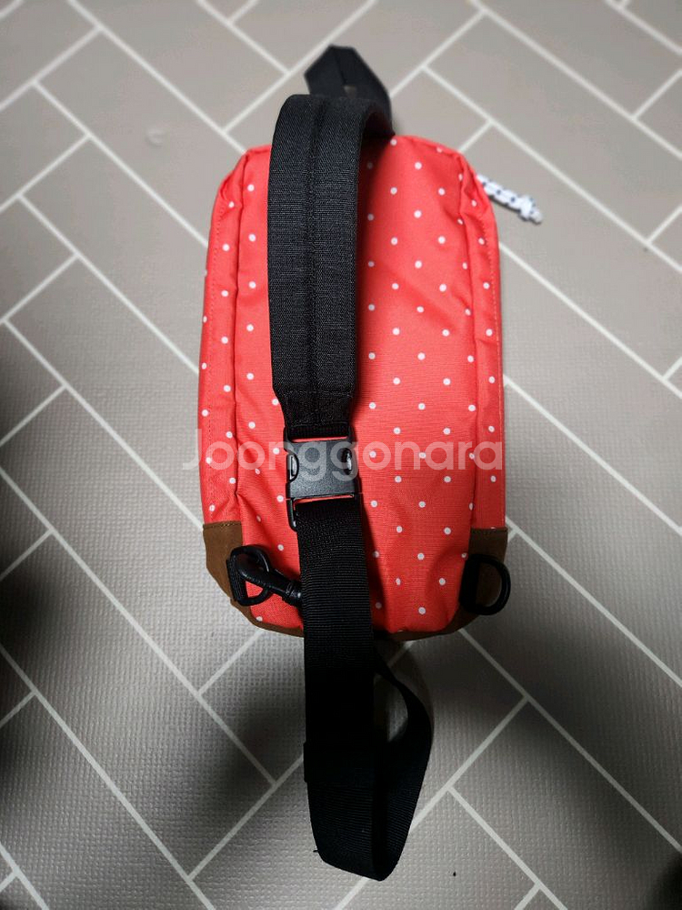 콜맨 C바디 슬링백 핑크도트색--0