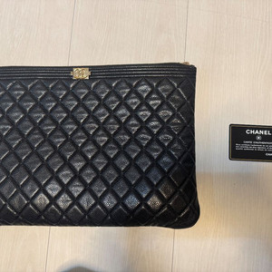 샤넬 보이클러치 라지 금장 캐비어