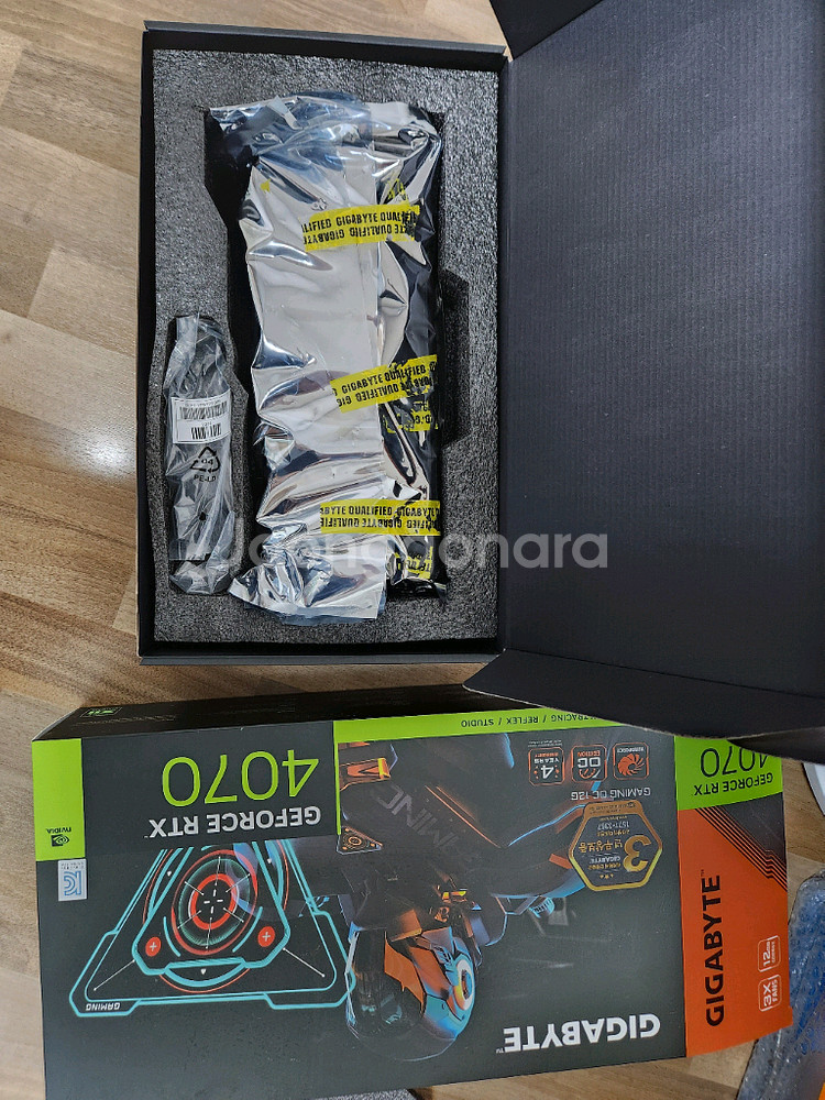 기가바이트 게이밍3팬 4070 그래픽카드--0