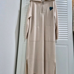 오즈세컨 니트 원피스 팝니다.