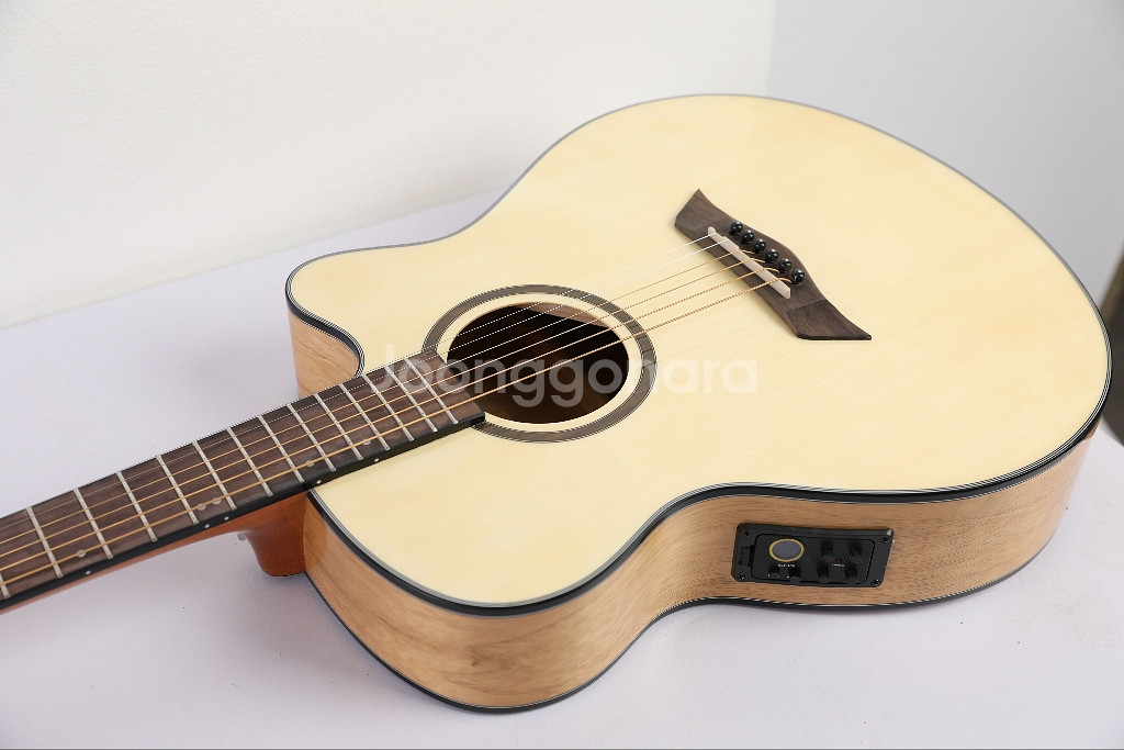 새제품 EQ 슬림바디 통기타 절반가에 팝니다 기타--7