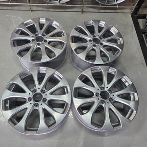 벤츠 w213 e클래스 18인치 실버 판매합니다.