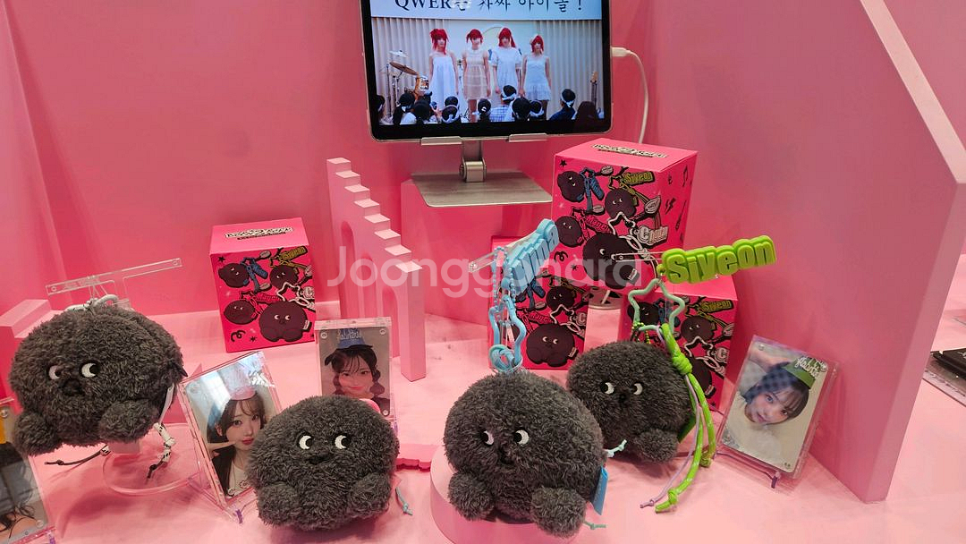 QWER 락 보이스 돌 키링--0