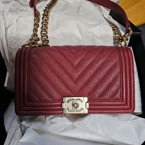 샤넬 보이백 팝니다. 씰 미제거 거의 새상품