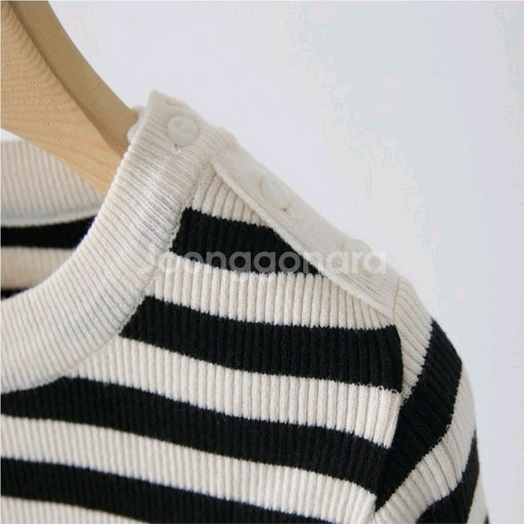 어깨버튼 골지 스트라이프 니트티ㅡ무배--9